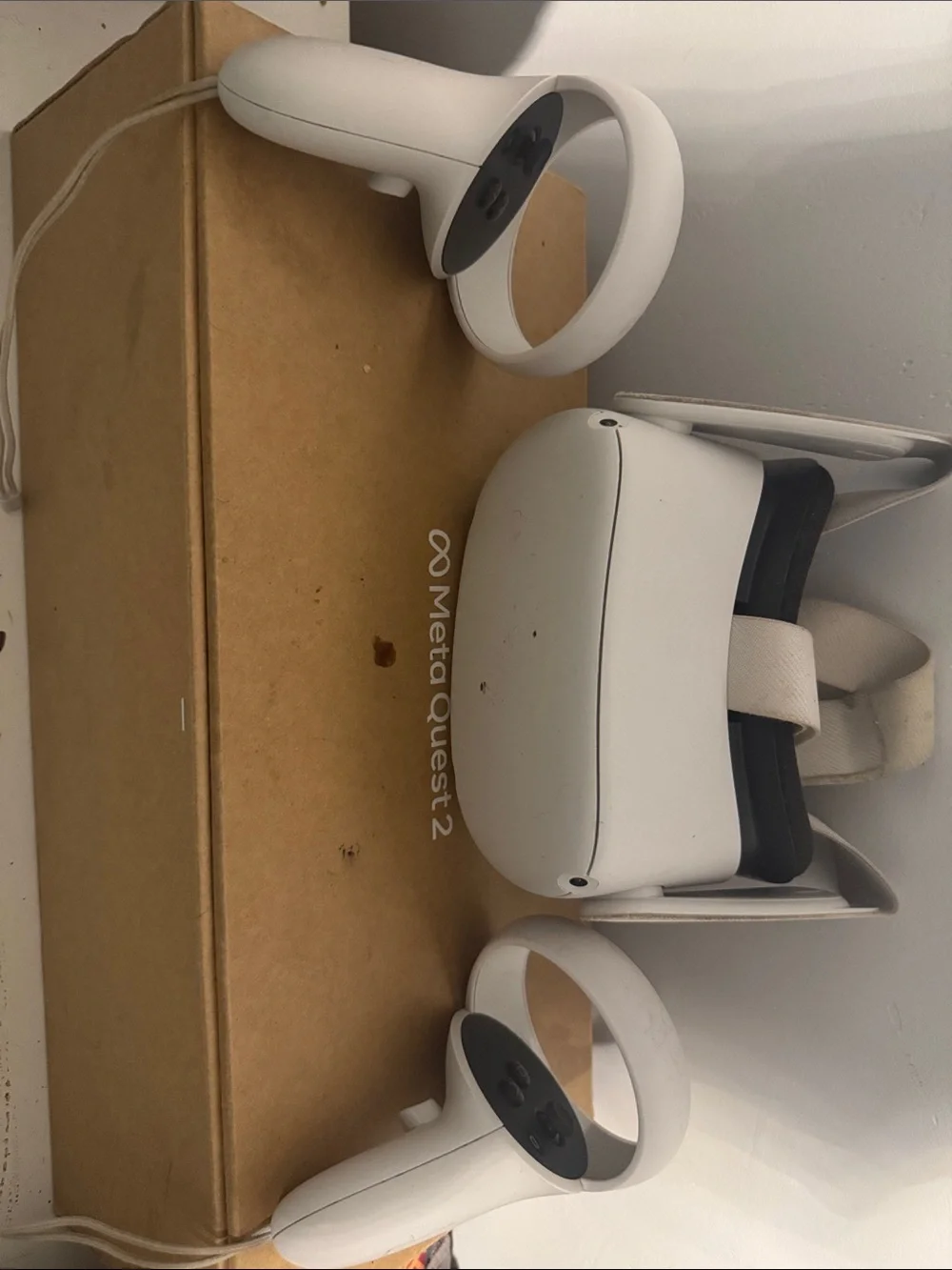 Wireless Standalone VR Headset - White comes with charger runs smooth